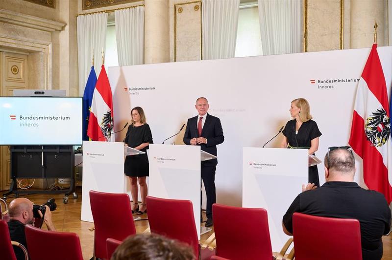 Foto zu Artikel: Halbjahresbilanz Abschiebungen 2024